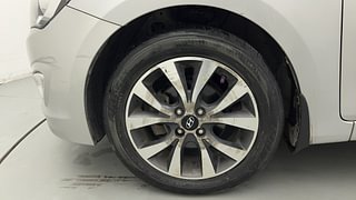Used 2016 Hyundai Fluidic Verna 4S [2015-2017] 1.6 CRDi SX Diesel Manual tyres LEFT FRONT TYRE RIM VIEW