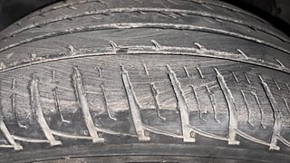 Used 2019 Renault Duster [2015-2019] 85 PS RXS MT Diesel Manual tyres RIGHT REAR TYRE TREAD VIEW