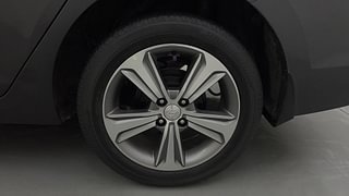 Used 2019 Hyundai Verna [2017-2020] 1.6 VTVT SX (O) Petrol Manual tyres LEFT REAR TYRE RIM VIEW