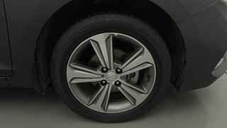 Used 2019 Hyundai Verna [2017-2020] 1.6 VTVT SX (O) Petrol Manual tyres RIGHT FRONT TYRE RIM VIEW