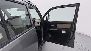 Used 2017 Maruti Suzuki Wagon R 1.0 [2013-2019] LXi CNG Petrol+cng Manual interior RIGHT FRONT DOOR OPEN VIEW