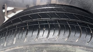 Used 2014 Maruti Suzuki Swift [2011-2017] ZXi Petrol Manual tyres RIGHT REAR TYRE TREAD VIEW