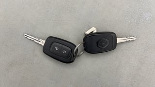 Used 2022 Renault Triber RXT Limited Edition Petrol Manual extra CAR KEY VIEW