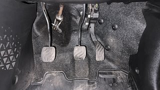 Used 2022 Renault Kiger RXZ 1.0 Turbo MT Dual Tone Petrol Manual interior PEDALS VIEW