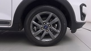 Used 2018 Ford Freestyle [2017-2021] Titanium 1.5 TDCI Diesel Manual tyres RIGHT FRONT TYRE RIM VIEW
