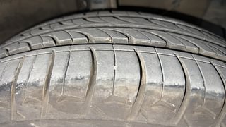 Used 2017 Maruti Suzuki Swift [2011-2017] ZXi Petrol Manual tyres RIGHT FRONT TYRE TREAD VIEW