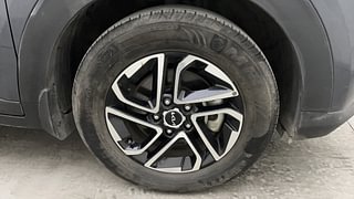 Used 2022 Kia Carens Prestige Plus 1.4 Petrol 7 STR Petrol Manual tyres RIGHT FRONT TYRE RIM VIEW