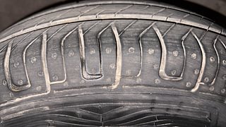 Used 2012 Hyundai i10 [2010-2016] Era Petrol Petrol Manual tyres RIGHT FRONT TYRE TREAD VIEW