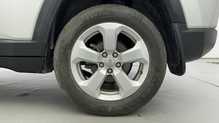 Used 2018 JEEP Compass [2017-2021] Limited 1.4 Petrol AT Petrol Automatic tyres LEFT REAR TYRE RIM VIEW
