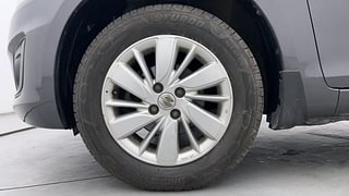 Used 2017 Maruti Suzuki Swift [2011-2017] ZXi Petrol Manual tyres LEFT FRONT TYRE RIM VIEW
