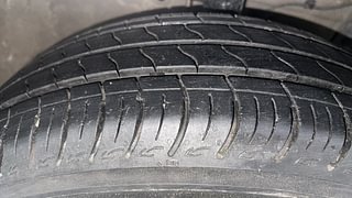 Used 2014 Maruti Suzuki Swift [2011-2017] ZXi Petrol Manual tyres RIGHT FRONT TYRE TREAD VIEW