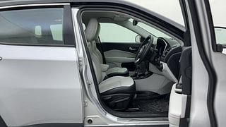 Used 2018 JEEP Compass [2017-2021] Limited 1.4 Petrol AT Petrol Automatic interior RIGHT SIDE FRONT DOOR CABIN VIEW