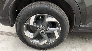 Used 2019 Hyundai Venue [2019-2022] SX Plus 1.0 Turbo DCT Petrol Automatic tyres RIGHT REAR TYRE RIM VIEW