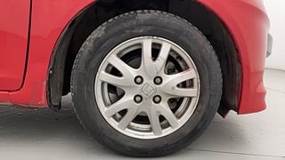 Used 2014 Honda Brio [2011-2016] VX AT Petrol Automatic tyres RIGHT FRONT TYRE RIM VIEW