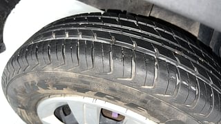 Used 2019 Renault Kwid [2015-2019] RXL Petrol Manual tyres RIGHT REAR TYRE TREAD VIEW