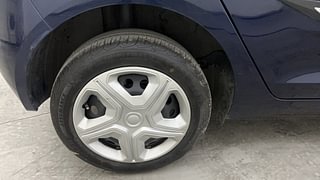 Used 2023 Tata Altroz XTA Petrol DCT Petrol Automatic tyres RIGHT REAR TYRE RIM VIEW