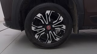 Used 2022 Renault Kiger RXZ 1.0 Turbo MT Dual Tone Petrol Manual tyres LEFT FRONT TYRE RIM VIEW