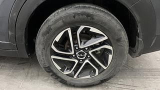 Used 2022 Kia Carens Prestige Plus 1.4 Petrol 7 STR Petrol Manual tyres LEFT REAR TYRE RIM VIEW