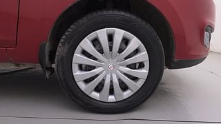 Used 2016 Tata Zest [2014-2019] XMS Petrol Petrol Manual tyres RIGHT FRONT TYRE RIM VIEW