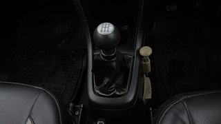 Used 2015 Maruti Suzuki Swift [2014-2017] LXI (O) Petrol Manual interior GEAR  KNOB VIEW