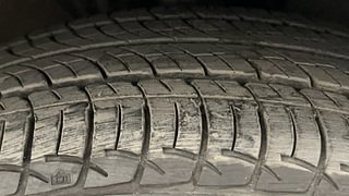 Used 2017 Volkswagen Ameo [2016-2020] Highline1.2L (P) Petrol Manual tyres RIGHT FRONT TYRE TREAD VIEW
