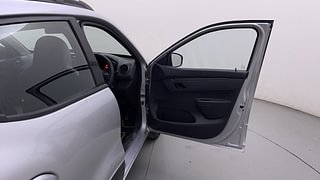 Used 2016 Renault Kwid [2015-2019] RXT Petrol Manual interior RIGHT FRONT DOOR OPEN VIEW