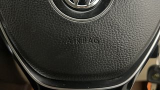 Used 2017 Volkswagen Ameo [2016-2020] Highline1.2L (P) Petrol Manual top_features Airbags