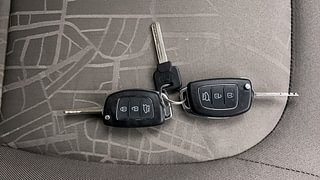Used 2014 Hyundai Xcent [2014-2017] S (O) Petrol Petrol Manual extra CAR KEY VIEW