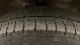 Used 2016 Maruti Suzuki Wagon R 1.0 [2013-2019] LXi CNG Petrol+cng Manual tyres RIGHT FRONT TYRE TREAD VIEW