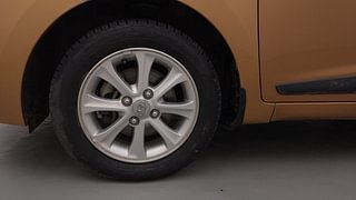 Used 2015 Hyundai Grand i10 Asta AT 1.2 Kappa VTVT Petrol Automatic tyres LEFT FRONT TYRE RIM VIEW