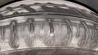 Used 2021 renault Kwid 1.0 RXT Opt Petrol Manual tyres RIGHT FRONT TYRE TREAD VIEW