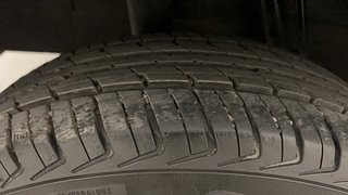 Used 2019 Renault Kwid [2017-2019] RXT 1.0 SCE Special (O) Petrol Manual tyres RIGHT REAR TYRE TREAD VIEW