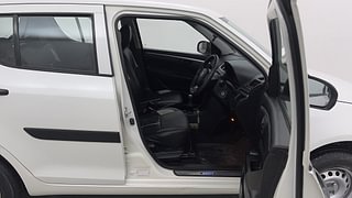 Used 2015 Maruti Suzuki Swift [2014-2017] LXI (O) Petrol Manual interior RIGHT SIDE FRONT DOOR CABIN VIEW