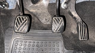 Used 2015 Maruti Suzuki Swift [2014-2017] LXI (O) Petrol Manual interior PEDALS VIEW