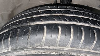Used 2015 Maruti Suzuki Swift [2014-2017] LXI (O) Petrol Manual tyres RIGHT FRONT TYRE TREAD VIEW