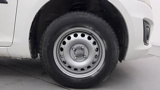 Used 2015 Maruti Suzuki Swift [2014-2017] LXI (O) Petrol Manual tyres RIGHT FRONT TYRE RIM VIEW