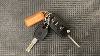 Used 2017 Volkswagen Ameo [2016-2020] Highline1.2L (P) Petrol Manual extra CAR KEY VIEW