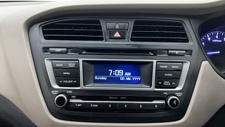Used 2014 Hyundai Elite i20 [2014-2018] Sportz 1.2 Petrol Manual top_features Integrated (in-dash) music system
