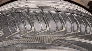 Used 2013 Hyundai i10 Sportz 1.2 Kappa2 Petrol Manual tyres RIGHT FRONT TYRE TREAD VIEW
