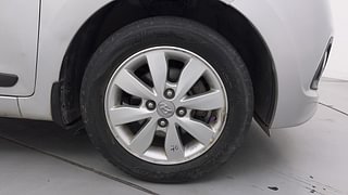 Used 2014 Hyundai Xcent [2014-2017] S (O) Petrol Petrol Manual tyres RIGHT FRONT TYRE RIM VIEW