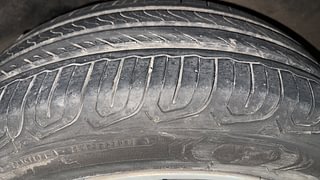 Used 2016 Volkswagen Ameo [2016-2017] Highline 1.5L AT (D) Diesel Automatic tyres RIGHT REAR TYRE TREAD VIEW