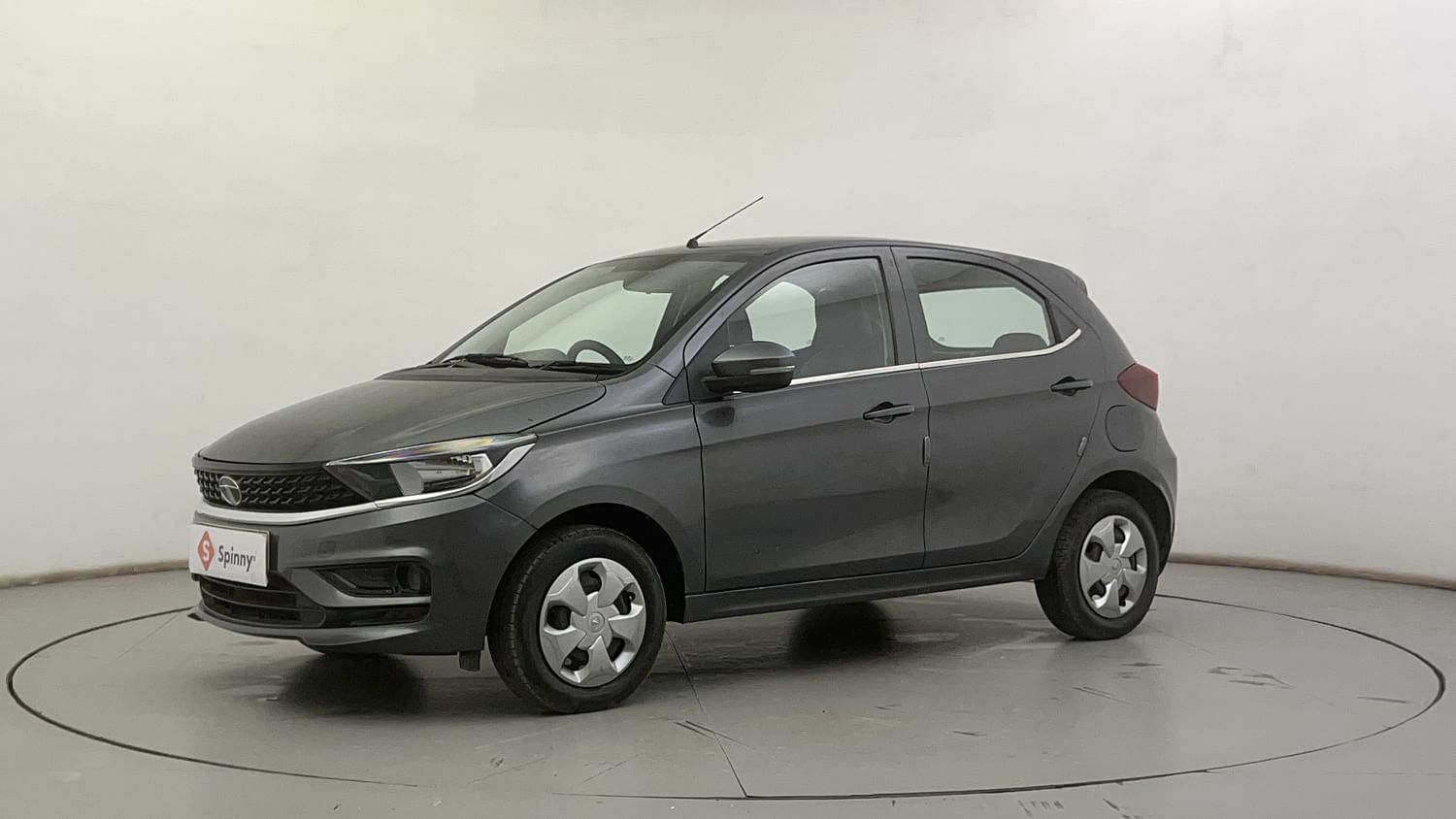 LEFT FRONT CORNER VIEW