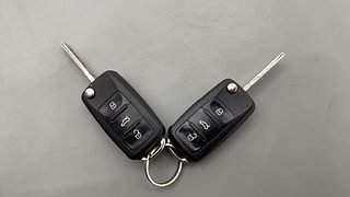 Used 2016 Volkswagen Polo [2015-2019] Highline1.2L (P) Petrol Manual extra CAR KEY VIEW