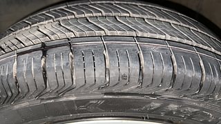 Used 2013 Honda Amaze [2013-2016] 1.2 S i-VTEC Petrol Manual tyres LEFT FRONT TYRE TREAD VIEW