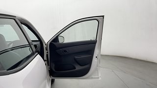Used 2018 Renault Kwid [2015-2019] RXT Petrol Manual interior RIGHT FRONT DOOR OPEN VIEW