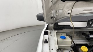 Used 2018 Renault Kwid [2015-2019] RXT Petrol Manual engine ENGINE RIGHT SIDE HINGE & APRON VIEW