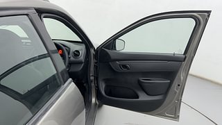 Used 2017 Renault Kwid [2015-2019] RXT Petrol Manual interior RIGHT FRONT DOOR OPEN VIEW