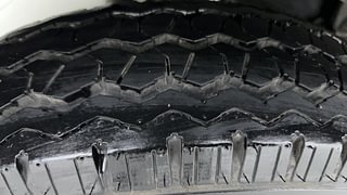 Used 2013 Maruti Suzuki Eeco 7 STR Petrol Manual tyres RIGHT REAR TYRE TREAD VIEW