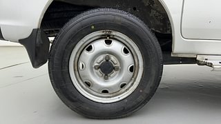 Used 2013 Maruti Suzuki Eeco 7 STR Petrol Manual tyres RIGHT REAR TYRE RIM VIEW