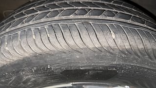 Used 2019 Hyundai Venue [2019-2021] SX 1.0 (O) Turbo Petrol Manual tyres RIGHT REAR TYRE TREAD VIEW